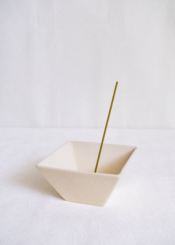 Yukari Ceramic Bowl with Incense Stand, White